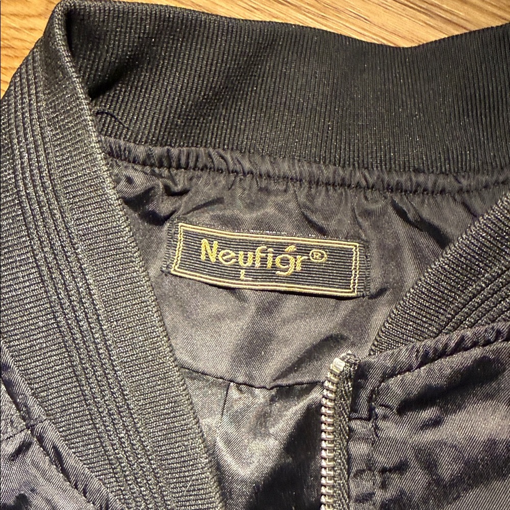 Stylish Black Bomber Jacket EUC - Picture 3 of 4